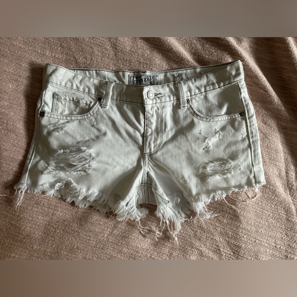 Lucky Brand Pants - 🍀 Lucky Brand White Jean Shorts 🍀 2/26 “The Cut Off”